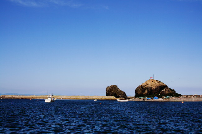 高島漁港と弁天島